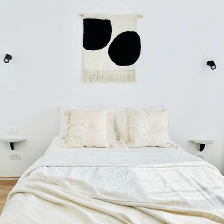 Urban Parkside Retreat Cozy 2-Bed Ap By Metro Leilighet Bucureşti Eksteriør bilde
